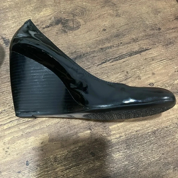 Coach Dorelle Patent Leather Wedge Size 9B - Excellent Condition - Picture 5 of 8
